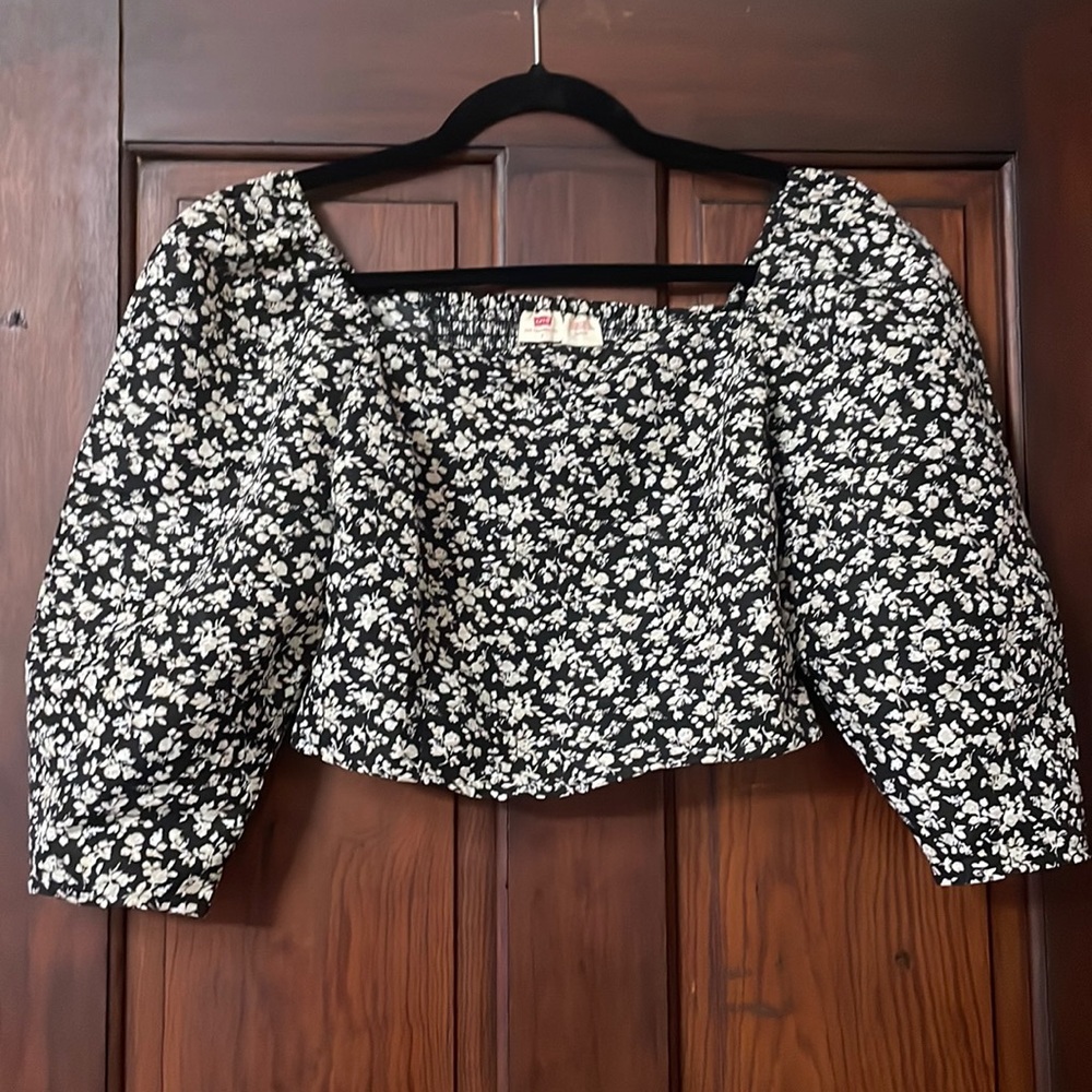 Levi’s floral puff sleeve crop top